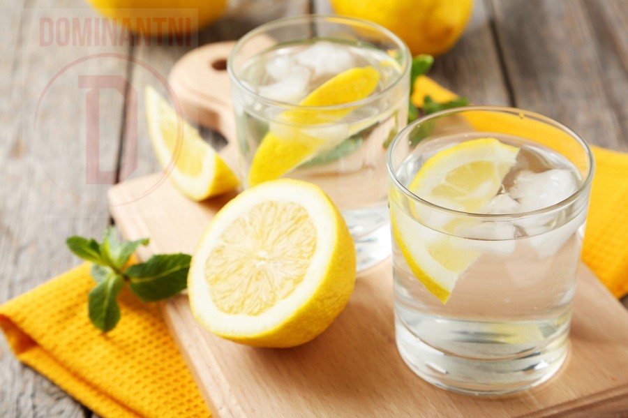 Znali ste da je voda sa limunom dobra za zdravlje,ali ovo sigurno niste znali.
